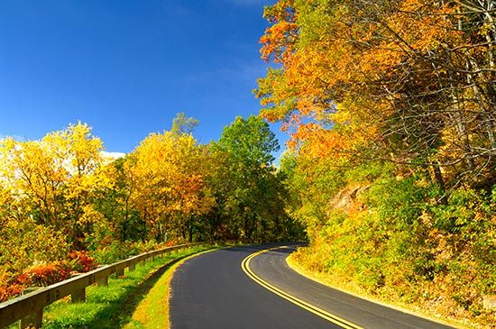 弗吉尼亚州至北卡罗莱纳州:蓝岭山公园路(blue ridge parkway)根据