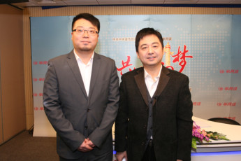 李宏主任（右）与半月谈网领导合影