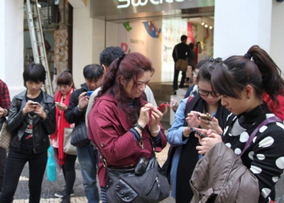 手机带来的21世纪病:无手机恐惧症 睡眠短信