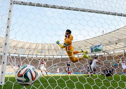 世界杯上演后卫进球秀 德国巴西晋级半决赛