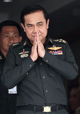 泰国将军总理巴育,抓权抓钱抓军队