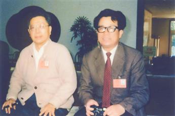 李燕杰（右）与曹禺（左）