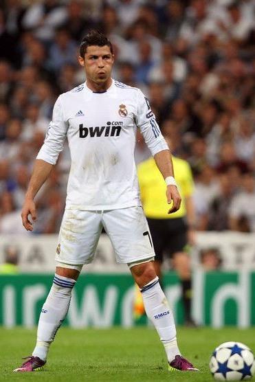 C罗请远离任意球 圆规腿打88才进俩 还混啥?