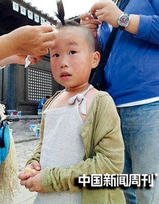 中国新闻周刊:在横店跑龙套的孩子们