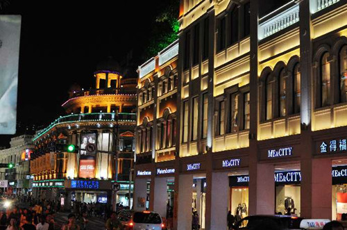 上海金陵东路骑楼将拆 百年老屋住户流失