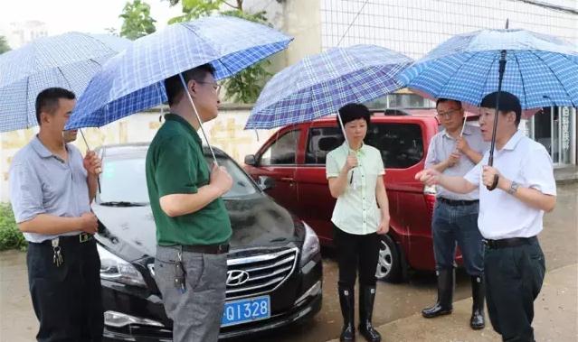 河南信阳湖东办事处指挥全办防汛救灾