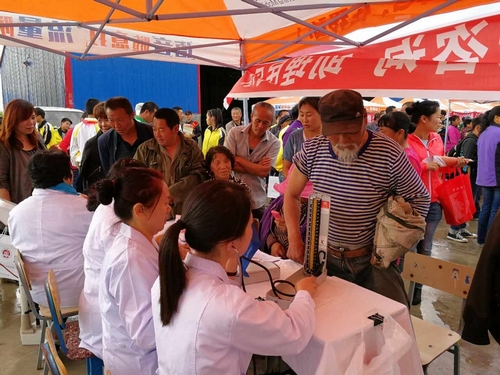 哈尔滨市教育局 :精准扶贫民乐村